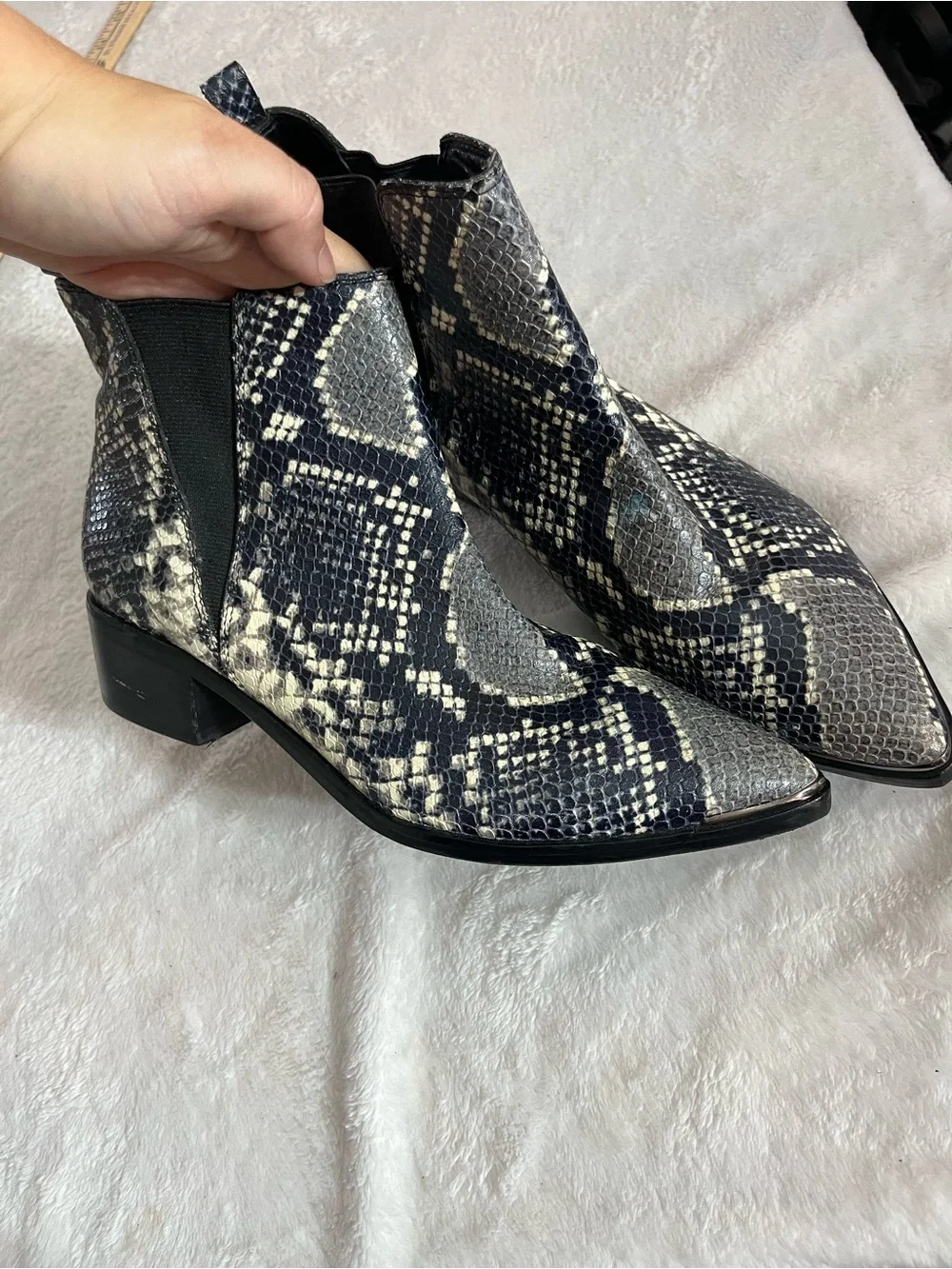 Marc Fisher Leather Snakeskin Yale 4 Chelsea Ankle Boots 7 Low Heel Slip On EUC